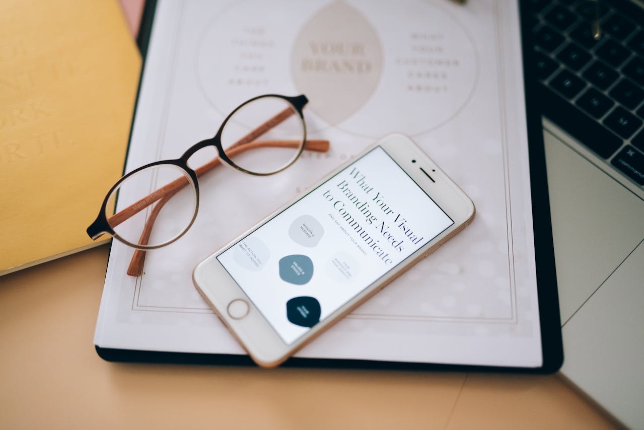 Simplify Brand Architecture for B2B Buyers: 30-Day Messaging & IA Reset