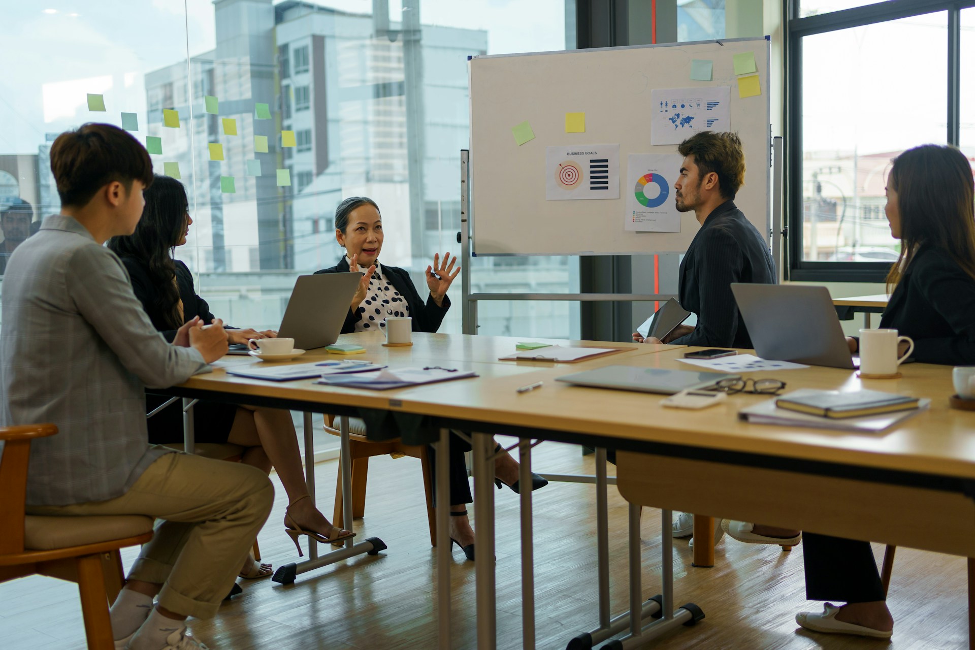Async Brand Identity Workshops for Remote B2B Teams: Tools + 2-Week Plan